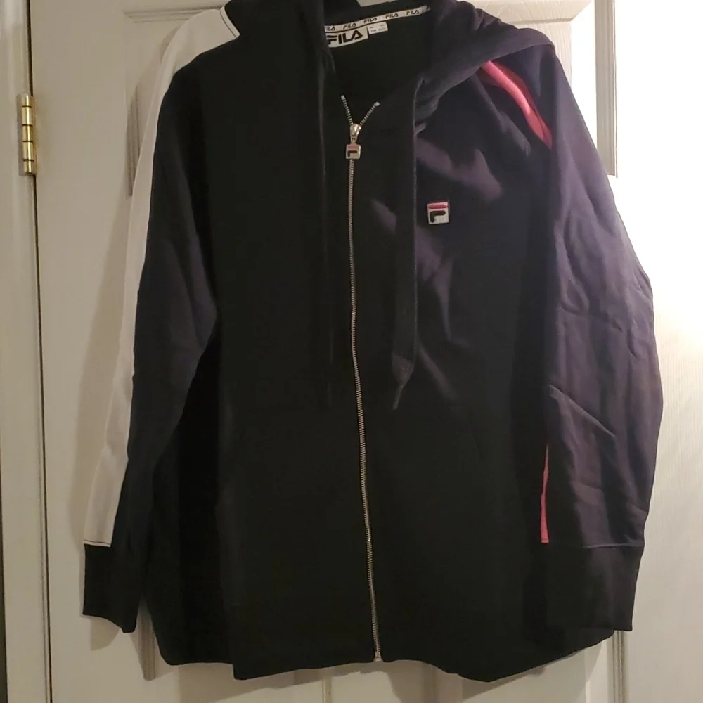 BOX#1 🔥NWT Fila zip hoodie.  approx length 28" P2P 26 1/2" - Picture 3 of 5